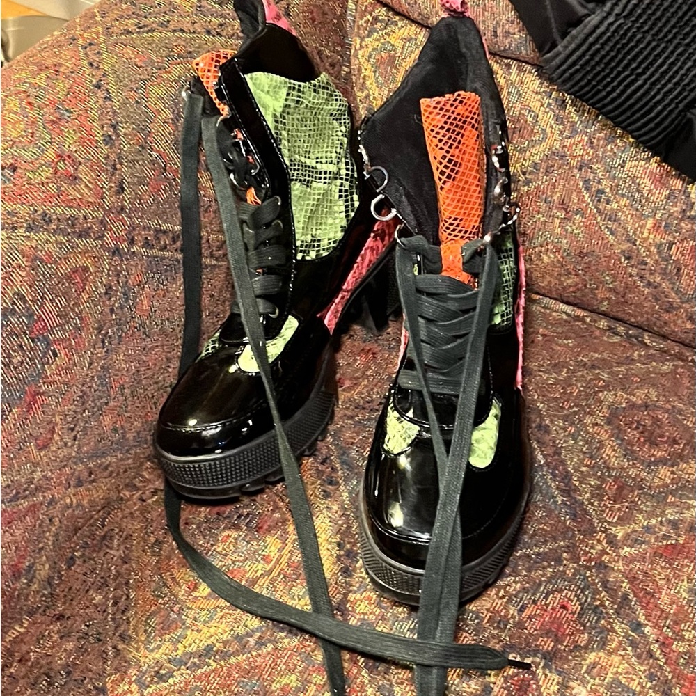 Cape Robbin Kingpin  Muti-Color Snake Chunky Sole Combat Boots U.S Size 6